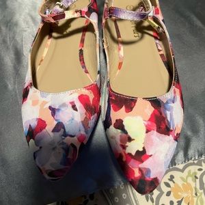 Elegant floral flats.